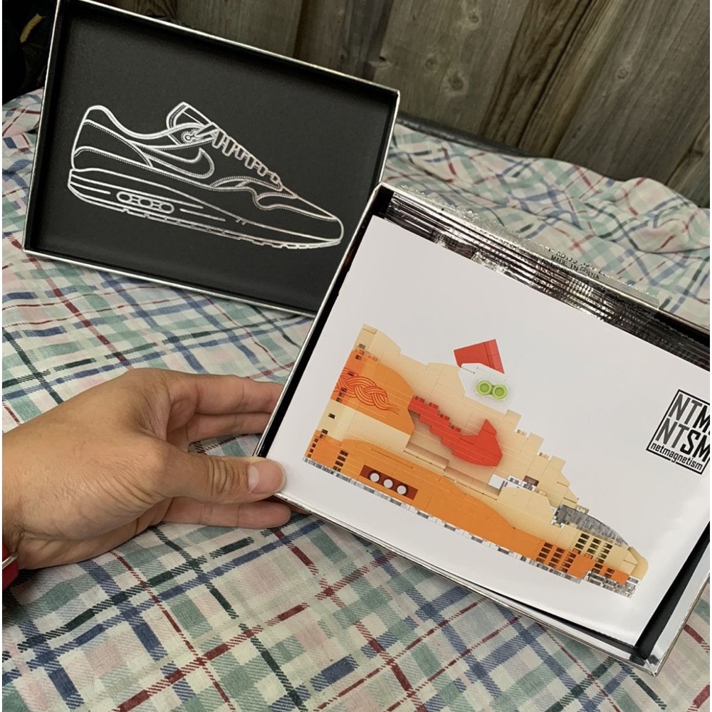 NETMAGNETISM SERIES 5 V - Nike Air Max 1 CLOT Kiss of Death LEGO Kick Brick